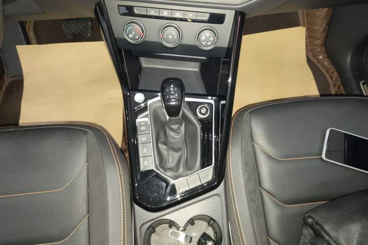 Used Volkswagen Tayron 2021 330TSI Two-Wheel Drive 30th Anniversary Edition Gear Lever