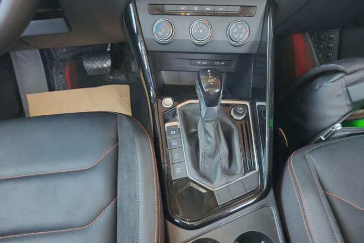 Used Volkswagen Tayron 2021 330TSI Two-Wheel Drive 30th Anniversary Edition Gear Lever