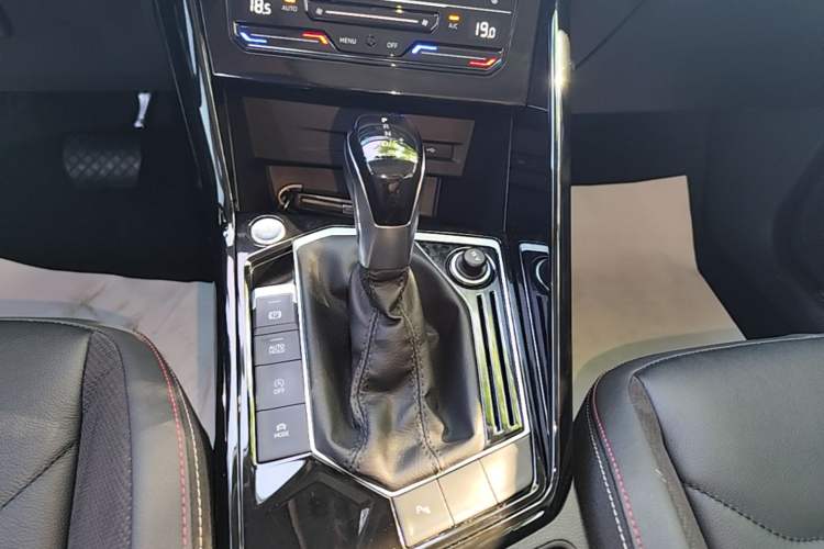 Used Volkswagen Tayron 2021 330TSI Two-Wheel Drive Luxury Connected Version Plus Gear Lever