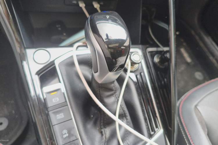 Used Volkswagen Tayron 2021 330TSI Two-Wheel Drive Luxury Connected Version Plus Gear Lever
