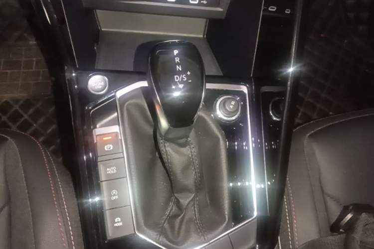 Used Volkswagen Tayron 2021 330TSI Two-Wheel-Drive 3rd Anniversary Limited Edition Gear Lever