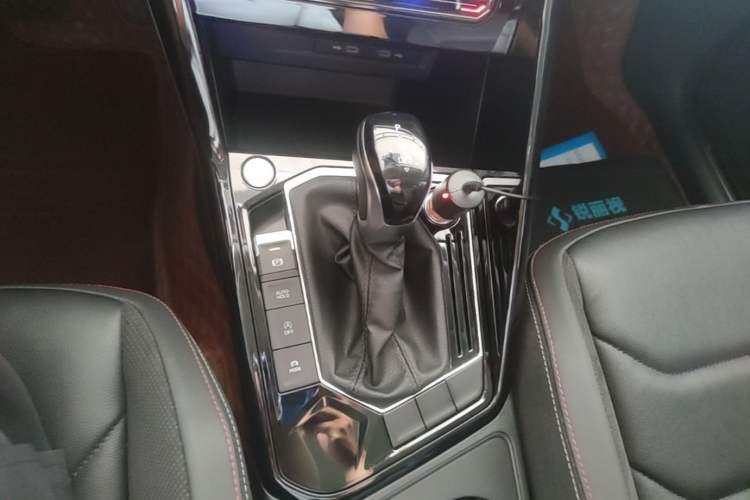 Used Volkswagen Tayron 2021 330TSI Two-Wheel-Drive 3rd Anniversary Limited Edition Gear Lever