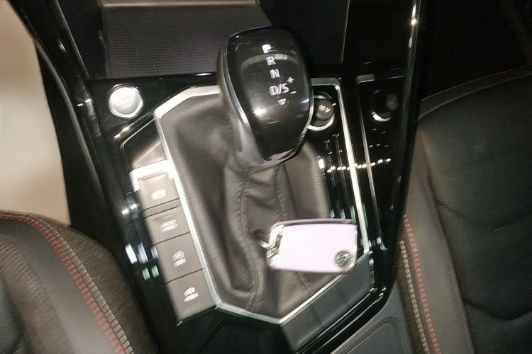 Used Volkswagen Tayron 2021 330TSI Two-Wheel-Drive 3rd Anniversary Limited Edition Gear Lever