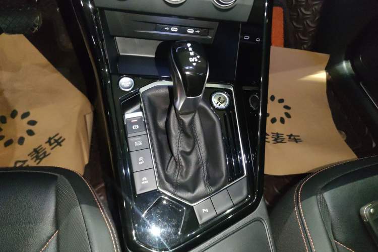 Used Volkswagen Tayron 2021 330TSI Two-Wheel Drive 30th Anniversary Edition Gear Lever