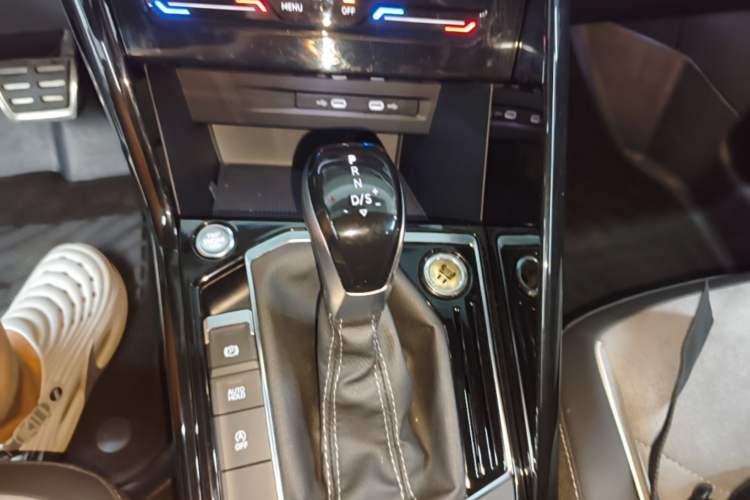 Used Volkswagen Tayron 2021 380TSI All-Wheel Drive R-Line Connected Version Gear Lever