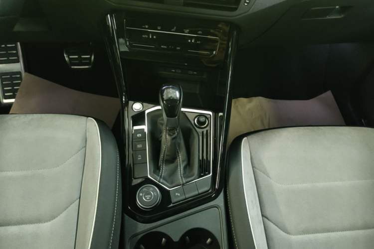 Used Volkswagen Tayron 2021 380TSI All-Wheel Drive R-Line Connected Version Gear Lever