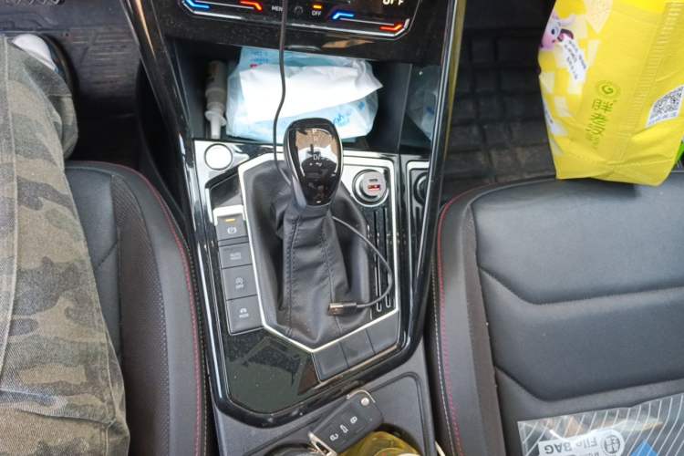 Used Volkswagen Tayron 2021 330TSI Two-Wheel-Drive 3rd Anniversary Limited Edition Gear Lever