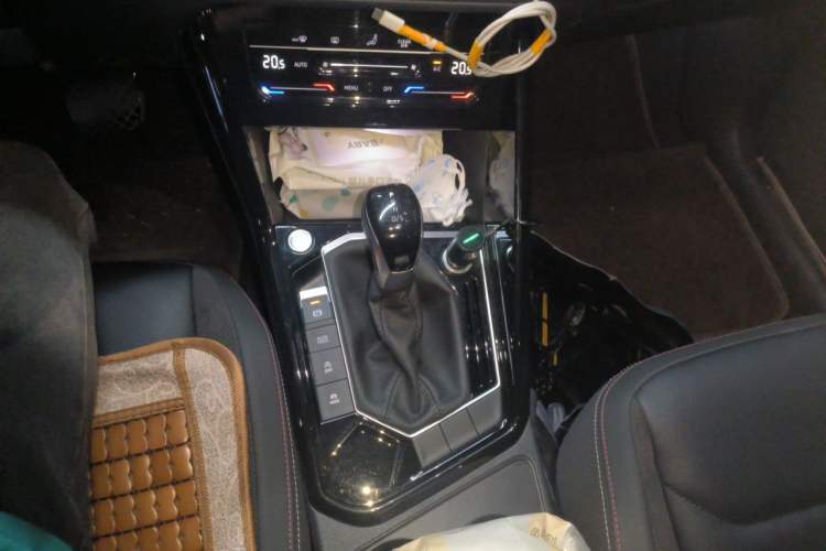 Used Volkswagen Tayron 2021 280TSI Two-Wheel Drive Luxury Smart Connectivity Version Gear Lever