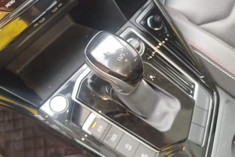 Used Volkswagen Tayron 2021 330TSI Two-Wheel-Drive 3rd Anniversary Limited Edition Gear Lever