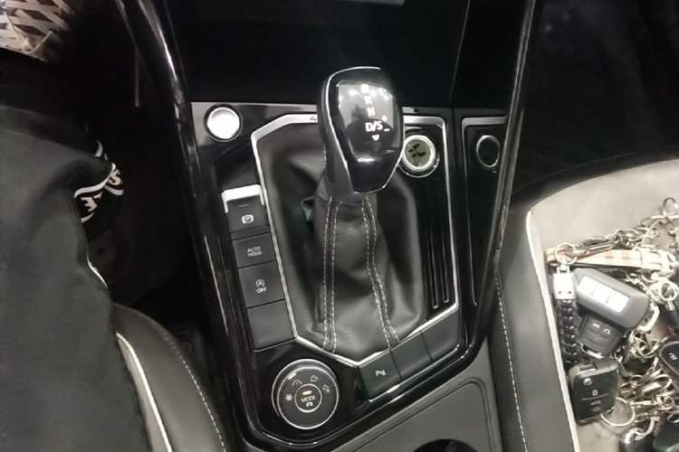 Used Volkswagen Tayron 2021 380TSI All-Wheel Drive R-Line Connected Version Gear Lever