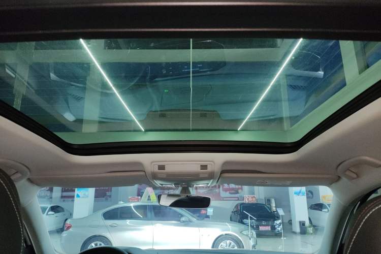 Used Volkswagen Tayron 2021 330TSI Two-Wheel Drive Luxury Smart Connectivity Version Headliner