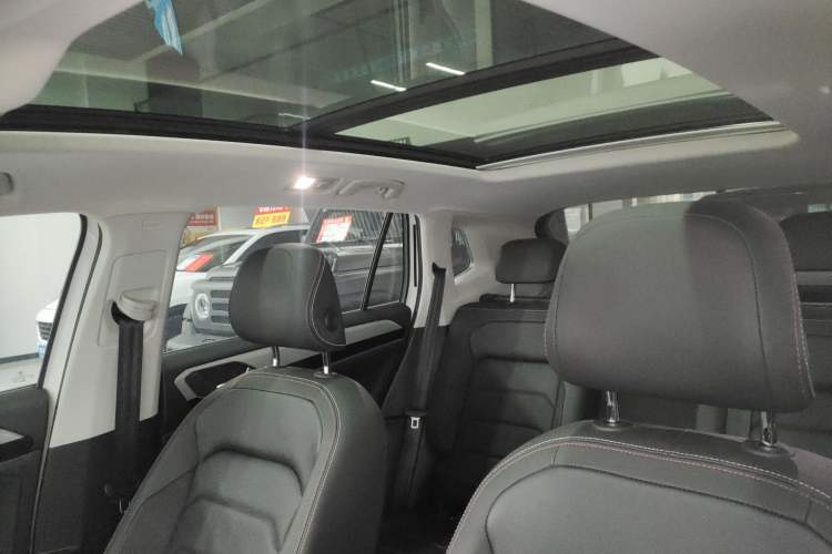 Used Volkswagen Tayron 2021 330TSI Two-Wheel Drive Luxury Smart Connectivity Version Headliner