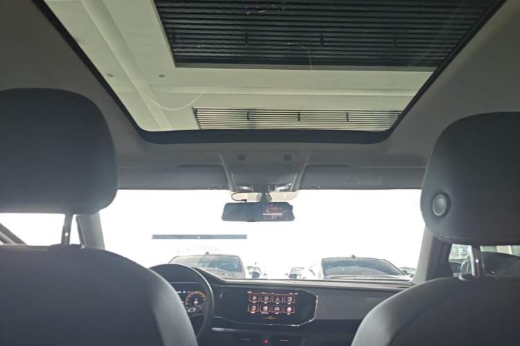 Used Volkswagen Tayron 2021 330TSI Two-Wheel Drive Luxury Smart Connectivity Version Headliner