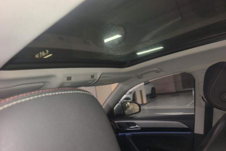Used Volkswagen Tayron 2021 330TSI Two-Wheel Drive Luxury Smart Connectivity Version Headliner