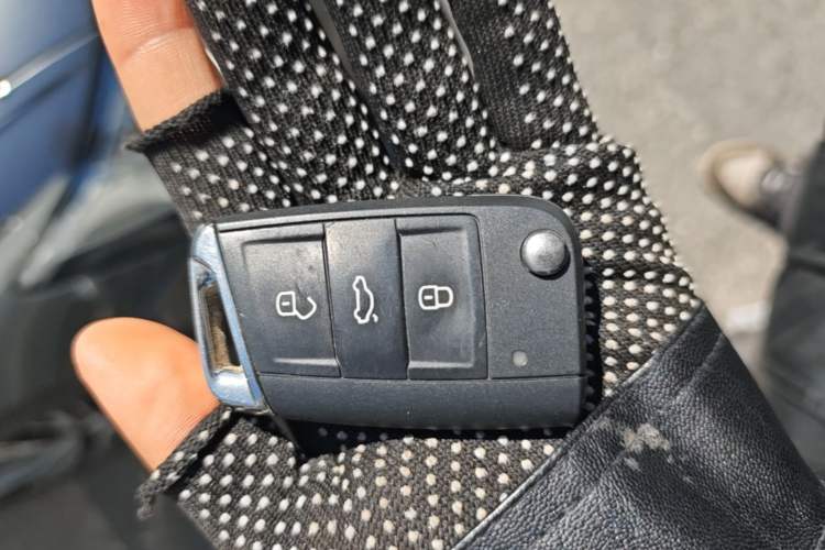 Used Volkswagen Tayron 2021 330TSI Two-Wheel-Drive 3rd Anniversary Limited Edition Interior 1