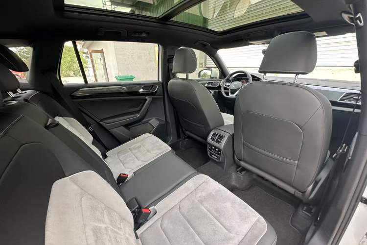 Used Volkswagen Tayron 2021 380TSI All-Wheel Drive R-Line Connected Version Interior 3