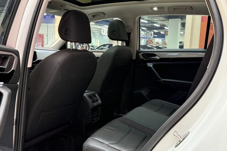Used Volkswagen Tayron 2021 330TSI Two-Wheel-Drive 3rd Anniversary Limited Edition Interior 4