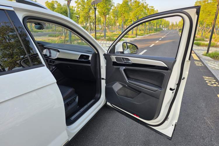 Used Volkswagen Tayron 2021 330TSI Two-Wheel Drive 30th Anniversary Edition Interior 7