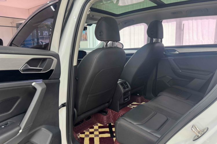 Used Volkswagen Tayron 2021 330TSI Two-Wheel Drive 30th Anniversary Edition Interior 9