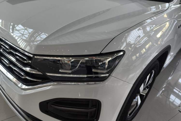 Used Volkswagen Tayron 2021 330TSI Two-Wheel-Drive 3rd Anniversary Limited Edition Left Front Headlight