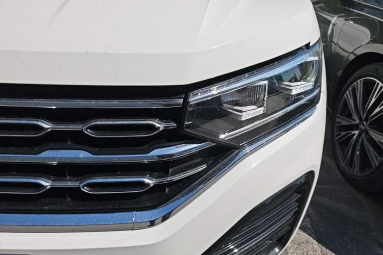 Used Volkswagen Tayron 2021 330TSI Two-Wheel-Drive 3rd Anniversary Limited Edition Left Front Headlight