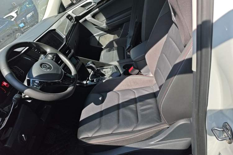 Used Volkswagen Tayron 2021 330TSI Two-Wheel-Drive 3rd Anniversary Limited Edition Left Front Seat