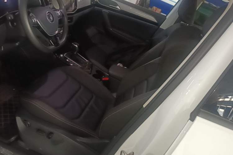 Used Volkswagen Tayron 2021 330TSI Two-Wheel-Drive 3rd Anniversary Limited Edition Left Front Seat