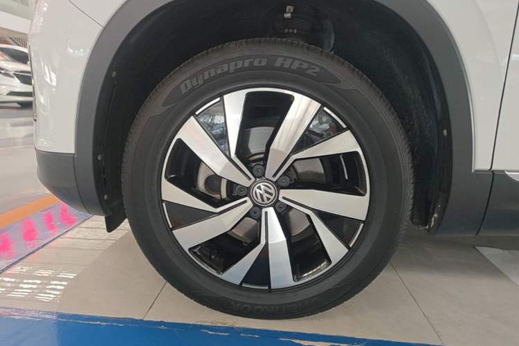 Used Volkswagen Tayron 2021 330TSI Two-Wheel Drive Luxury Smart Connectivity Version Left Front Wheel Hub