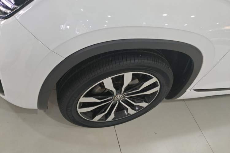 Used Volkswagen Tayron 2021 380TSI All-Wheel Drive R-Line Connected Version Left Front Wheel Hub