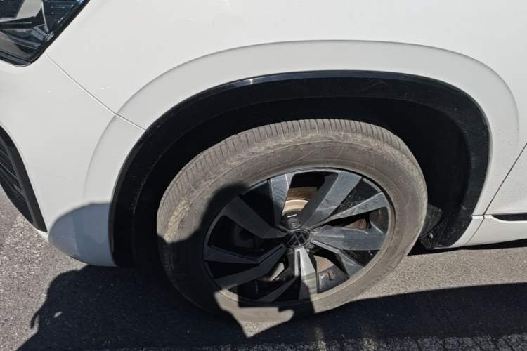 Used Volkswagen Tayron 2021 330TSI Two-Wheel-Drive 3rd Anniversary Limited Edition Left Front Wheel Hub