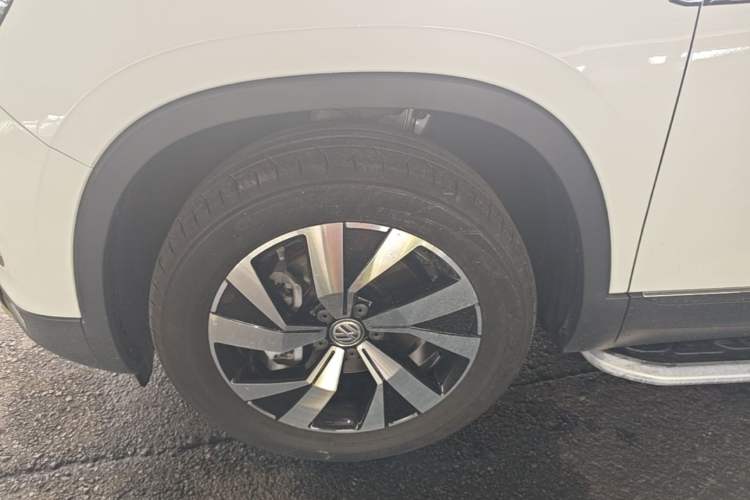 Used Volkswagen Tayron 2021 330TSI Two-Wheel Drive Luxury Smart Connectivity Version Left Front Wheel Hub