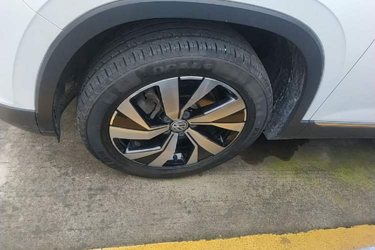 Used Volkswagen Tayron 2021 330TSI Two-Wheel Drive 30th Anniversary Edition Left Front Wheel Hub