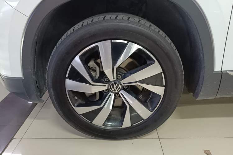 Used Volkswagen Tayron 2021 330TSI Two-Wheel Drive Luxury Smart Connectivity Version Left Front Wheel Hub