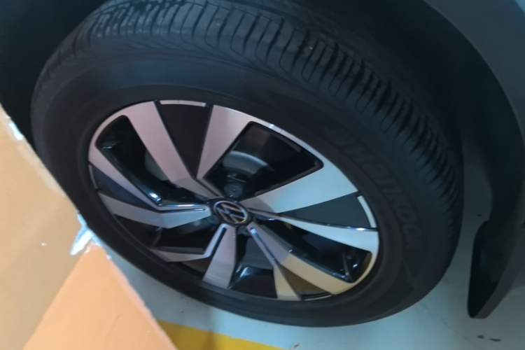 Used Volkswagen Tayron 2021 330TSI Two-Wheel-Drive 3rd Anniversary Limited Edition Left Front Wheel Hub