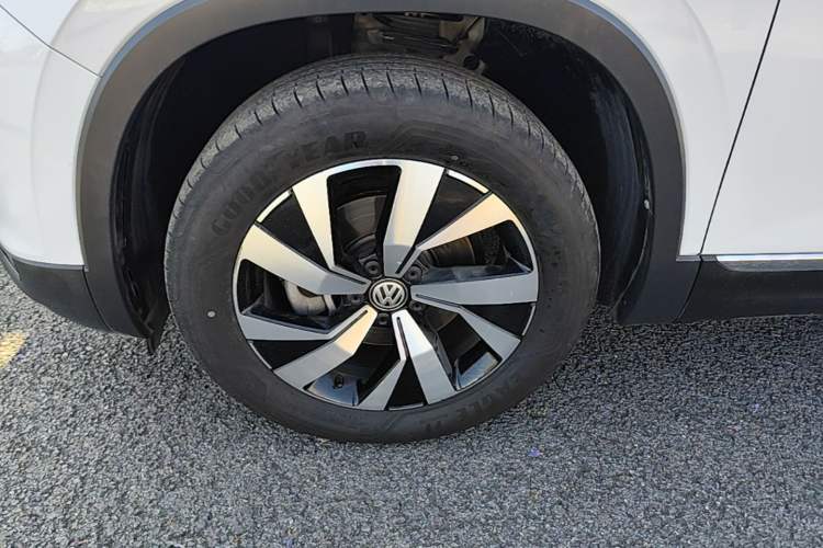 Used Volkswagen Tayron 2021 330TSI Two-Wheel Drive Luxury Connected Version Plus Left Front Wheel Hub
