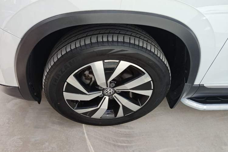 Used Volkswagen Tayron 2021 280TSI Two-Wheel Drive Luxury Smart Connectivity Version Left Front Wheel Hub