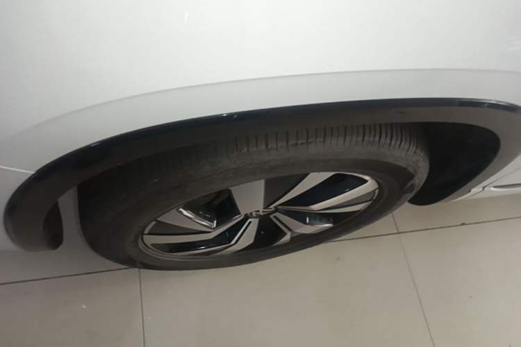 Used Volkswagen Tayron 2021 330TSI Two-Wheel-Drive 3rd Anniversary Limited Edition Left Front Wheel Hub