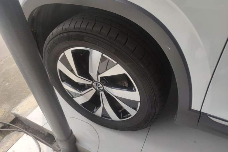 Used Volkswagen Tayron 2021 330TSI Two-Wheel-Drive 3rd Anniversary Limited Edition Left Front Wheel Hub