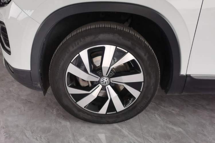 Used Volkswagen Tayron 2021 330TSI Two-Wheel Drive Luxury Smart Connectivity Version Left Front Wheel Hub