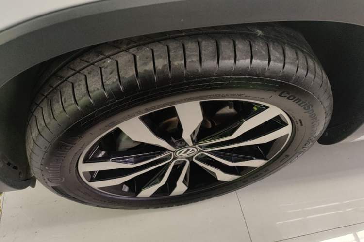 Used Volkswagen Tayron 2021 380TSI All-Wheel Drive R-Line Connected Version Left Front Wheel Hub