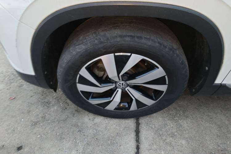 Used Volkswagen Tayron 2021 330TSI Two-Wheel Drive Luxury Smart Connectivity Version Left Front Wheel Hub