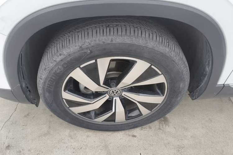 Used Volkswagen Tayron 2021 330TSI Two-Wheel-Drive 3rd Anniversary Limited Edition Left Front Wheel Hub