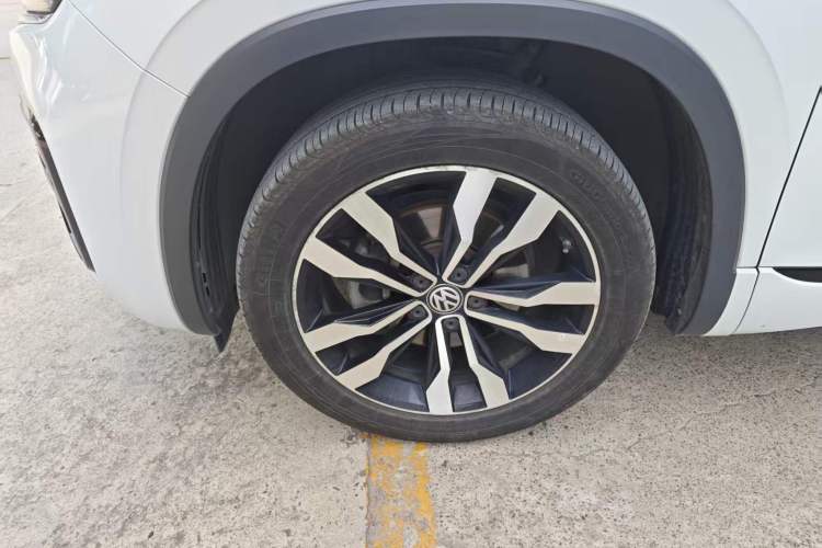 Used Volkswagen Tayron 2021 380TSI All-Wheel Drive R-Line Connected Version Left Front Wheel Hub