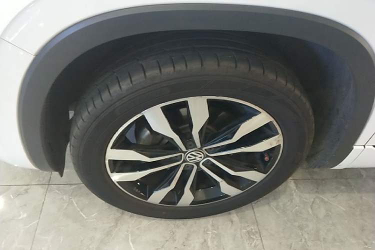 Used Volkswagen Tayron 2021 380TSI All-Wheel Drive R-Line Connected Version Left Front Wheel Hub