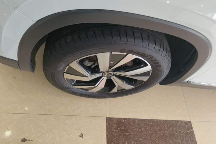 Used Volkswagen Tayron 2021 330TSI Two-Wheel-Drive 3rd Anniversary Limited Edition Left Front Wheel Hub