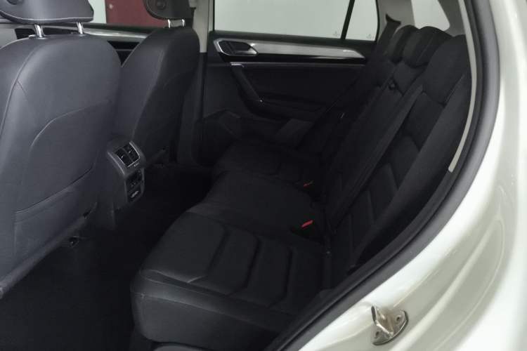 Used Volkswagen Tayron 2021 330TSI Two-Wheel-Drive 3rd Anniversary Limited Edition Left Rear Seat