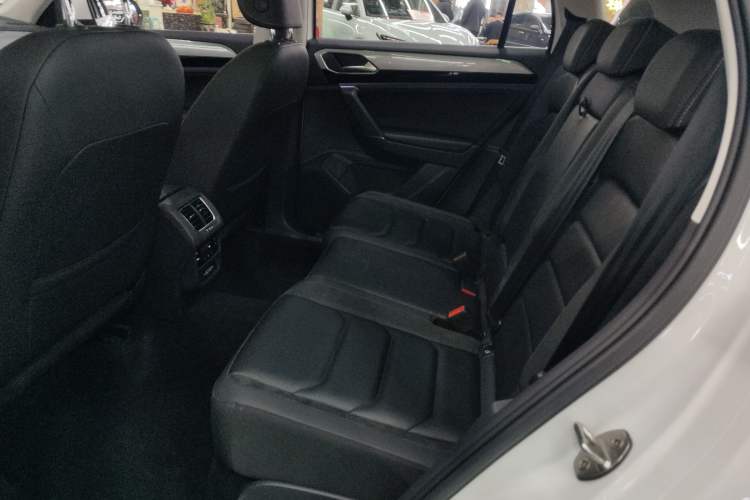 Used Volkswagen Tayron 2021 330TSI Two-Wheel Drive Luxury Smart Connectivity Version Left Rear Seat