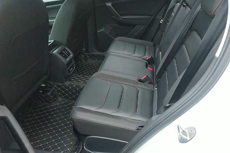 Used Volkswagen Tayron 2021 330TSI Two-Wheel Drive 30th Anniversary Edition Left Rear Seat