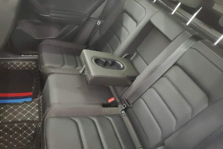 Used Volkswagen Tayron 2021 330TSI Two-Wheel Drive Luxury Smart Connectivity Version Left Rear Seat