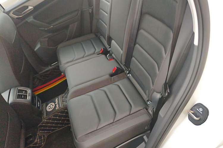 Used Volkswagen Tayron 2021 330TSI Two-Wheel-Drive 3rd Anniversary Limited Edition Left Rear Seat